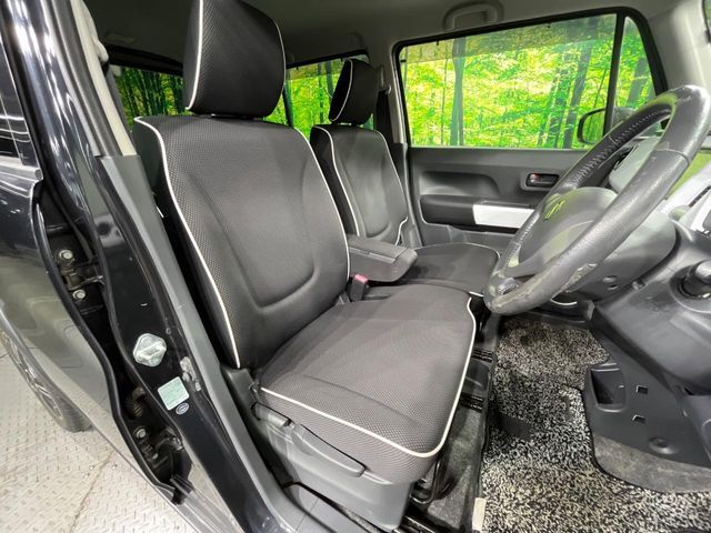 運転席シート廻りは使用感も少なく、良好な状態となっています。丁寧に使われていたことがよくわかりますね。