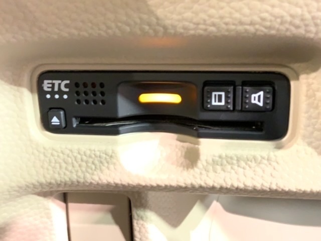 いまや快適なカーライフに欠かせないETCが付いています。