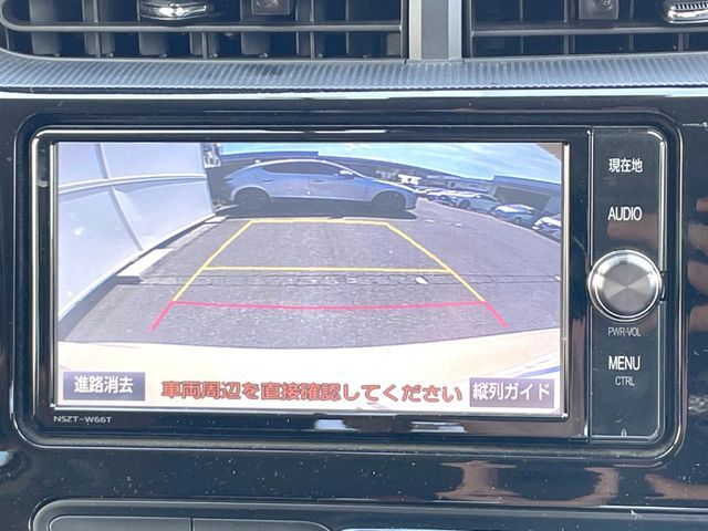 【バックカメラ】駐車時に後方がリアルタイム映像で確認できます。大型商業施設や立体駐車場での駐車時や、夜間のバック時に大活躍！運転スキルに関わらず、今や必須となった装備のひとつです！