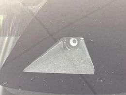 【トヨタセーフティセンス】走行中に前方の車両等を認識し、衝突しそうな時は警報とブレーキで衝突回避と被害軽減をアシスト。より安全にドライブをお楽しみいただけます。
