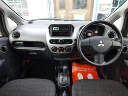 街乗りや近場の買い物などにコンパクトで乗りやすいi-MiEVはおすすめです。オートエアコンやクラリオンCDプレーヤー、ETCなどを装備しています。