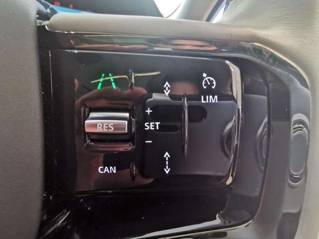 【アダプティブクルーズコントロール】前方車両を認識して自動で追従していくアダプティブクルーズコントロールが搭載されております。渋滞時などでも大変便利な機能になります。