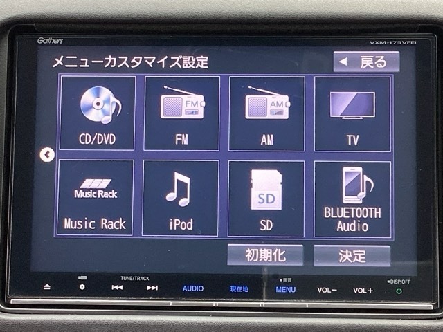 純正8インチナビ♪■フルセグTVやBluetoothで音楽が聴ける！■お手持ちのケータイから音楽を楽しむのにケーブルは抜き差し不要♪CDを入れ替える手間もなくなります！