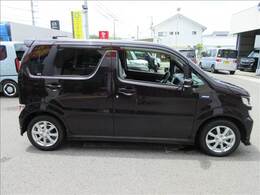 お買い上げいただいたお車は整備・保証付きで安心です！整備士が入念な整備・点検を行い、さらにオイル・フィルター・ブレーキオイル・ワイパーゴム等交換してお客様の安心カーライフをお約束致します