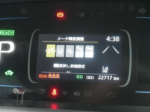 車線逸脱警報などの機能がメーターで操作できます。