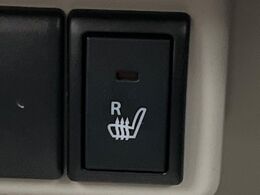 【シートヒーター】寒い日に重宝するシートヒーター！エアコンより早く温まってくれるので寒がりの人も安心ですね♪エアコンの温風は乾燥するから苦手、という方にもをおすすめです。