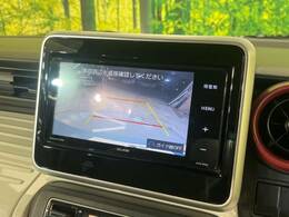 【バックカメラ】駐車時に後方がリアルタイム映像で確認できます。大型商業施設や立体駐車場での駐車時や、夜間のバック時に大活躍！運転スキルに関わらず、今や必須となった装備のひとつです！