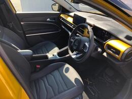 シンプルな車内空間