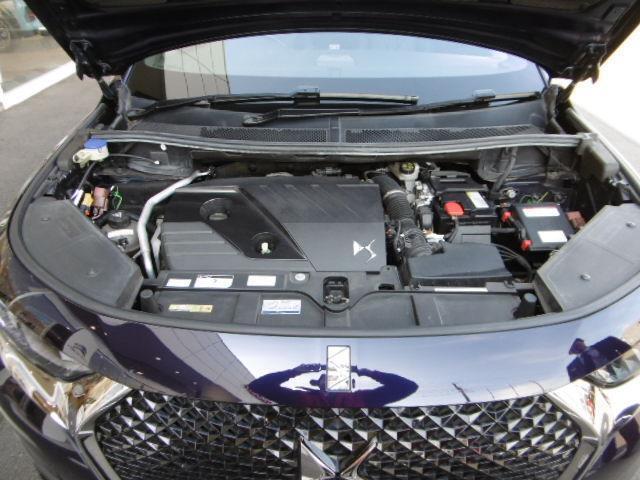 新世代クリーンディーゼルBlueHDiは、アクセルを踏み込むと瞬時に湧き起こる力強いトルクによる加速性能と高い水準の燃費と環境性能を実現。