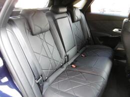 仏蘭西流おもてなし空間がここに。伝統の乗り心地の良さを十分に体感できるのが後席です。