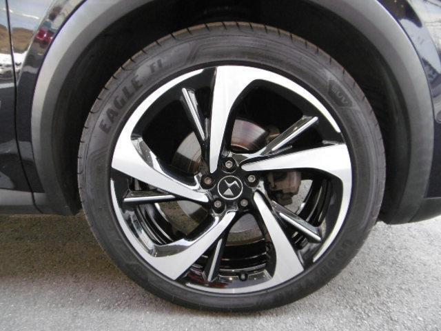 標準装着ホイール以外にも多彩な純正オプションホイールや社外品のお取付もお気軽にご相談ください。