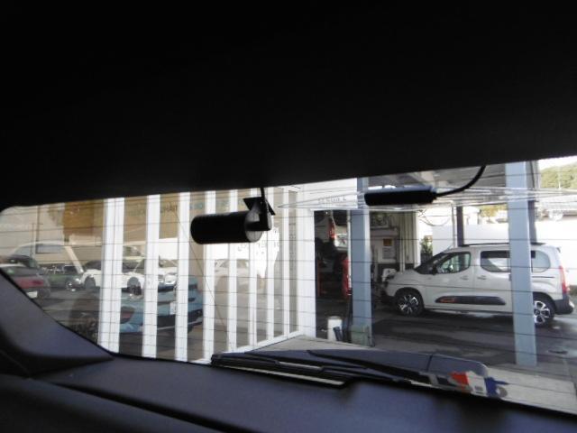 走行中に発生したアクシデントなどを、このドライブレコーダーが記録します。万が一の時の証拠資料として有効だから安心です。