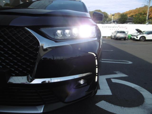 DSアクティブLEDビジョンは開錠時にLEDモジュールが180度回転、パープルの光を放ちオーナーを迎えます。