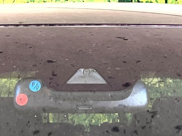 【トヨタセーフティセンス】走行中に前方の車両等を認識し、衝突しそうな時は警報とブレーキで衝突回避と被害軽減をアシスト。より安全にドライブをお楽しみいただけます。