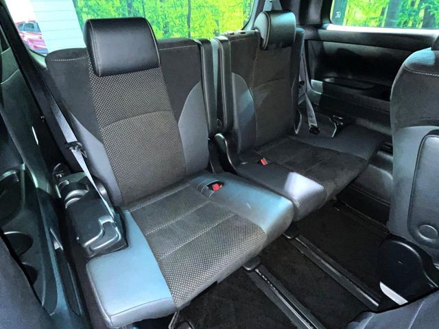 3列目シートはもちろん状態良好☆大人でもゆったりと座って頂けますので、大人数でのお出かけもラクラクです♪ご家族で、気の知れた仲間で、ドライブに行くのが楽しみですね♪