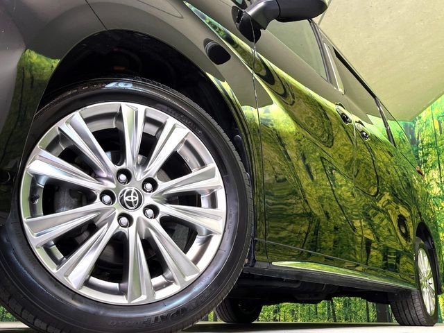 【純正18インチアルミホイール】外観にマッチした純正アルミホイールを装着しております。各種社外アルミホイールや、スタッドレスタイヤも取扱いしております。是非ご相談ください♪