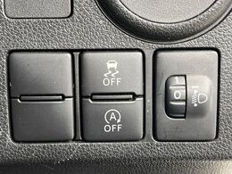 【アイドリングストップ】赤信号や渋滞で停車した際にエンジンを停止し、無駄な燃料の消費を抑えます。燃費向上や環境保護につなげる機能♪エンジンはブレーキを離せば再始動します。