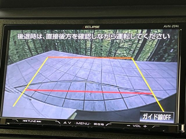 【バックカメラ】駐車時に後方がリアルタイム映像で確認できます。大型商業施設や立体駐車場での駐車時や、夜間のバック時に大活躍！運転スキルに関わらず、今や必須となった装備のひとつです！