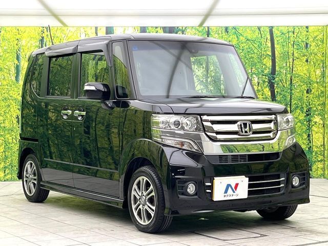 大好評のボディコーティング「弾スプラッシュコート」もご納車までに施工可能。通常のガラスコートと異なる、耐久年数6年の無機質ガラスコーティングが、ボディをキレイな状態に保ってくれます。