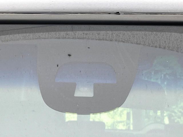 【シティブレーキアクティブシステム】低速走行中に前方の車両等を認識し、衝突しそうな時は警報とブレーキで衝突回避と被害軽減をアシスト。より安全にドライブをお楽しみいただけます。