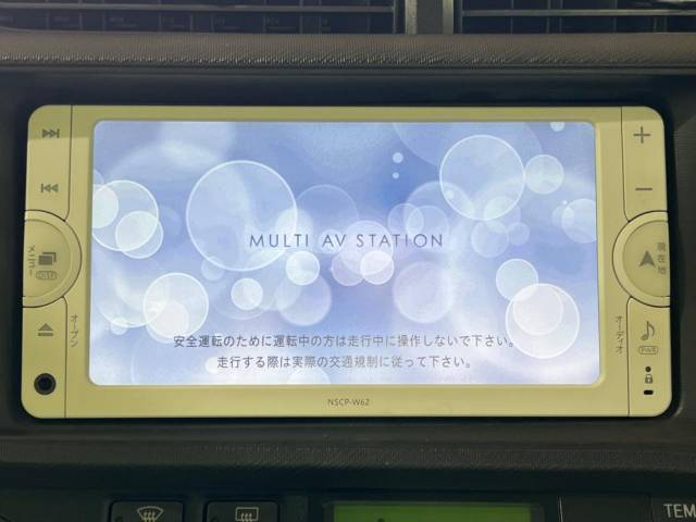 【純正ナビ】人気の純正ナビを装備しております。ナビの使いやすさはもちろん、オーディオ機能も充実！キャンプや旅行はもちろん、通勤や買い物など普段のドライブも楽しくなるはず♪