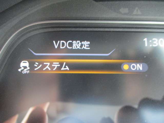 VDC機能付き！！滑りやすい路面やカーブ走行時の横滑りを軽減して、車の安定性を向上させてくれるので、雨の日などの運転も安心です♪