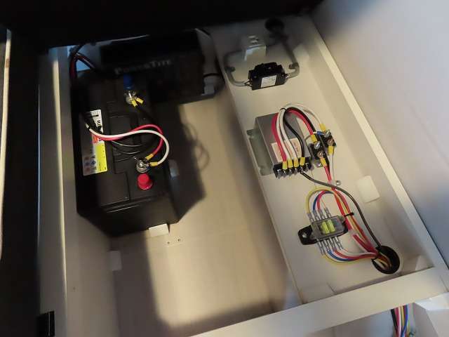 サブバッテリー　走行充電　外部電源・充電器　ナビ切り替えスイッチ　リアスピーカー×2