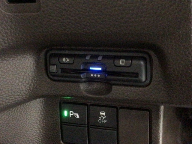 いまや快適なカーライフに欠かせないETCが付いています。
