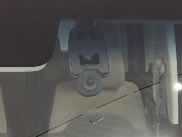 万が一の事故のときもドライブレコーダーがあると安心です。ご利用になる場合は個人情報保護の観点より新品の対応SDカードをお求め下さい。