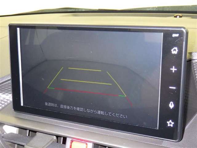 バックモニターも装備しております。バックギアに入れるとナビ画面に車の後方が映し出されます。これで後方確認も安心！