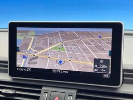 ●純正ナビ:一体感のあるナビは、高級感ある車内を演出してくれます。オーディオ機能も充実しておりますので、運転もより楽しめます♪