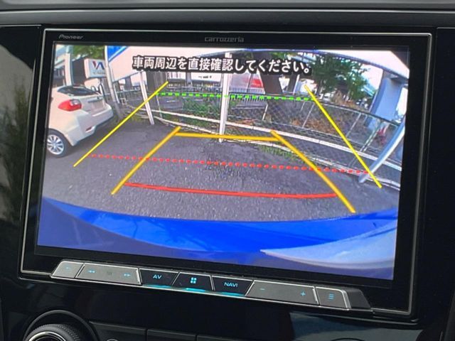 【バックカメラ】駐車時に後方がリアルタイム映像で確認できます。大型商業施設や立体駐車場での駐車時や、夜間のバック時に大活躍！運転スキルに関わらず、今や必須となった装備のひとつです！