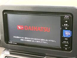 【純正ナビ】人気の純正ナビを装備。オーディオ機能も充実しており、Bluetooth接続すればお持ちのスマホやMP3プレイヤーの音楽を再生可能！毎日の運転がさらに楽しくなります！！