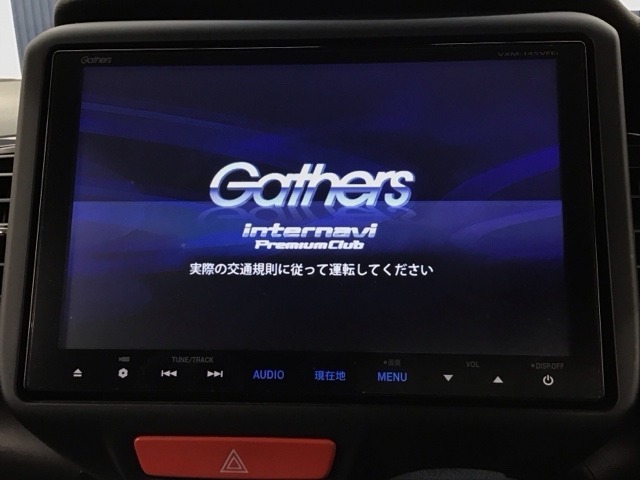 純正メモリーインターナビ付きです！CD・DVD再生、ミュージックサーバー、フルセグTV視聴、Bluetooth接続可能です！