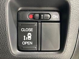 【パワースライドドア】スマートキーや運転席のスイッチでスライドドアの開閉が可能♪電動だから力を入れてドアを開ける必要が無く、小さいお子様でも、重い荷物を持っている時もラクに開け閉めできます♪