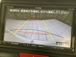 【バックカメラ】駐車時に後方がリアルタイム映像で確認できます。大型商業施設や立体駐車場での駐車時や、夜間のバック時に大活躍！運転スキルに関わらず、今や必須となった装備のひとつです！