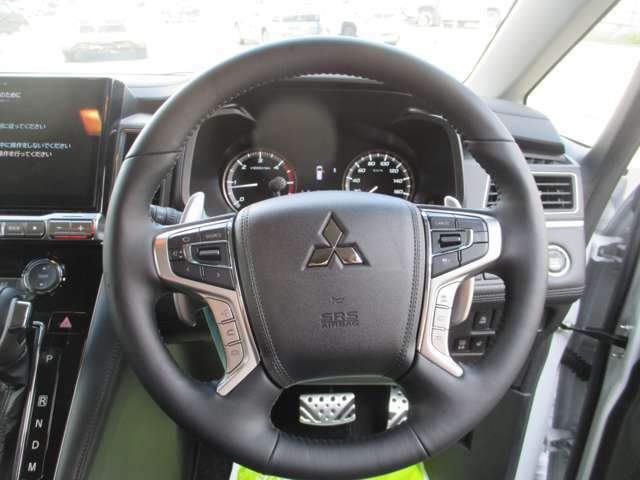 手元の操作でシフトダウンやクルーズコントロールの調整ができます！