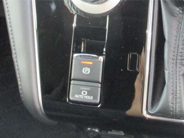 パーキングブレーキもスイッチ一つでラクラク！！