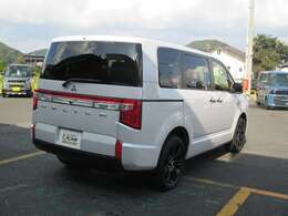 プライバシーガラスで強い日差しもカット■暑い夏の日でもエアコンが良く効き、大切なお荷物も外から見えにくいです★