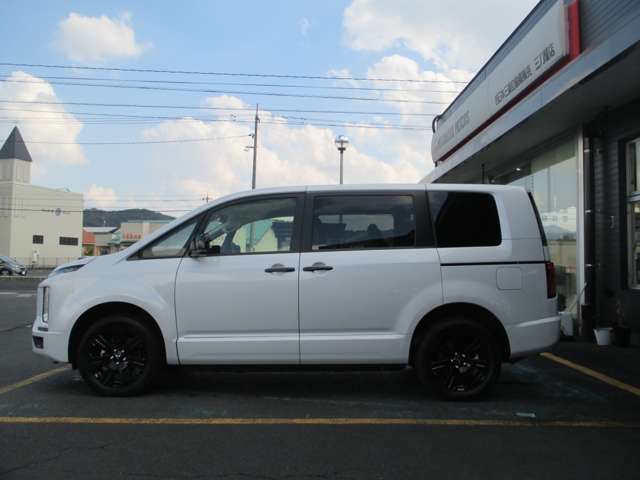 各ピラーに鋼材が入った環状骨格で車内を守ります