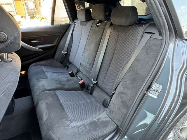 BMWタッチ・コマンドでブレットは運転席を除くすべてのシート・空調・オーディオ・採光・照明までも操作可能！！