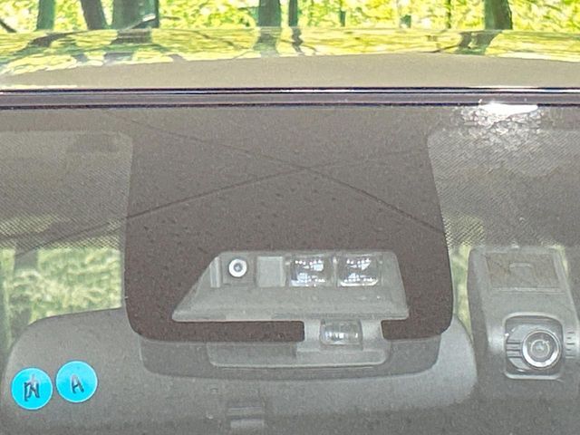 【トヨタセーフティセンス】走行中に前方の車両等を認識し、衝突しそうな時は警報とブレーキで衝突回避と被害軽減をアシスト。より安全にドライブをお楽しみいただけます。
