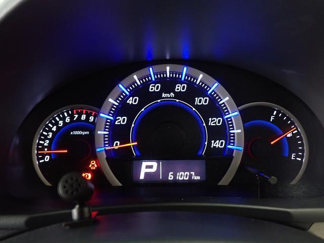 スピードメーター周りの照明色で　エコ運転の確認ができます。ゲーム感覚でエコ運転を楽しめます。