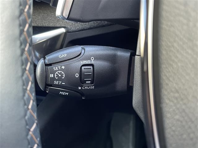【運転席操作部】『運転席周辺の装備』の画像になります。快適なドライブを楽しむための機能が装備されています！運転席から触れるので使いやすいです！