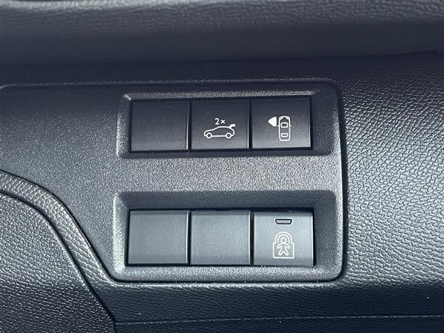 【運転席操作部】『運転席周辺の装備』の画像になります。快適なドライブを楽しむための機能が装備されています！運転席から触れるので使いやすいです！