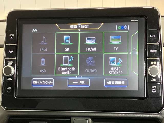 日産純正SDナビ（MM320D-L）です。クリアな画質を楽しんでいただけるフルセグ地デジTVなど、書ききれないほど機能が満載です。