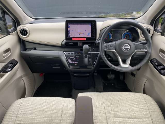 デイズの運転席周りの画像です。