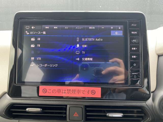 日産純正ナビゲーションには、フルセグTV・HDMI・ブルートゥースオーディオなど様々なソース機能が付いています。是非、お気に入りの音楽で楽しい運転の時間をお過ごし下さい。