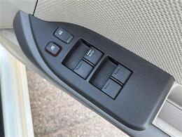 窓操作部の画像です。店舗にて現車の確認もいただけますので、お電話で在庫のご確認の上是非ご来店くださいませ！！！ワクワクするクルマ選びをご提案します！