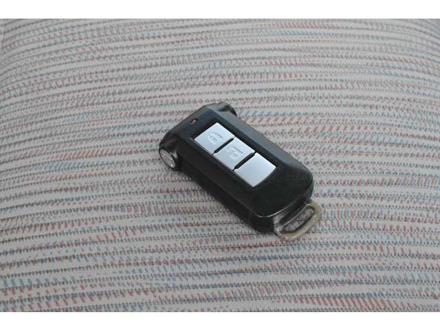 【商談中や取置はできますか？】当店では早くご契約頂いたお客様が優先とさせて頂きますので基本的に取り置きや商談中は出来ません。銀行マイカーローンのお申込みのお客様には取り置き対応させて頂きます。